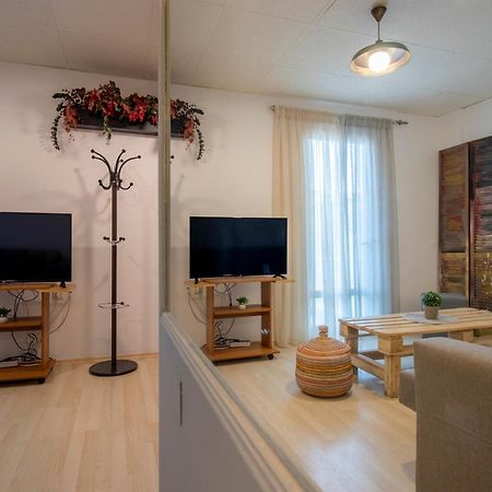 Modern City Apt In The Heart Of Heraklion Exterior photo